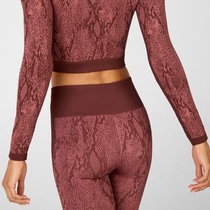 🆕 Fabletics Kamila Seamless Leggings - Cherry Mocha Reptilia/Canyon